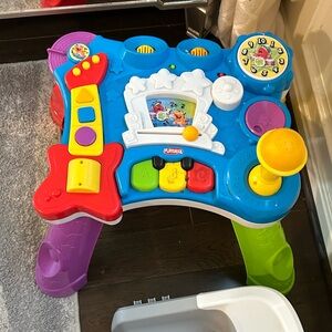 Toddler stand up support Fisher-Price Rock and Roll Activity Table baby Singer 🎶